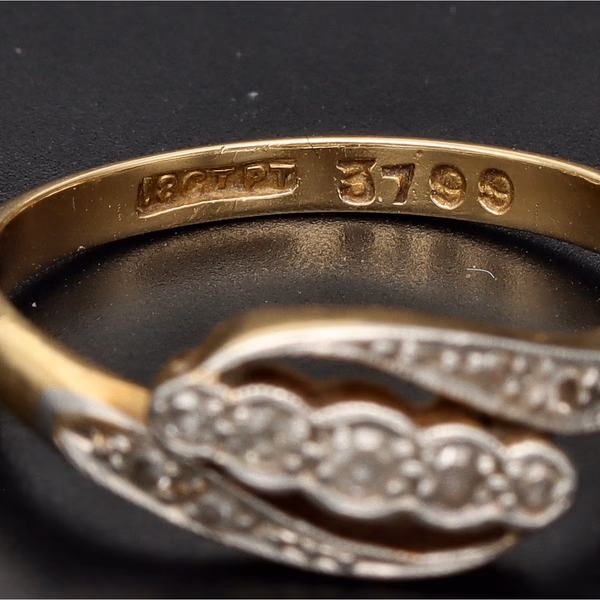 18ct Yellow Gold Diamond Crossover Ring