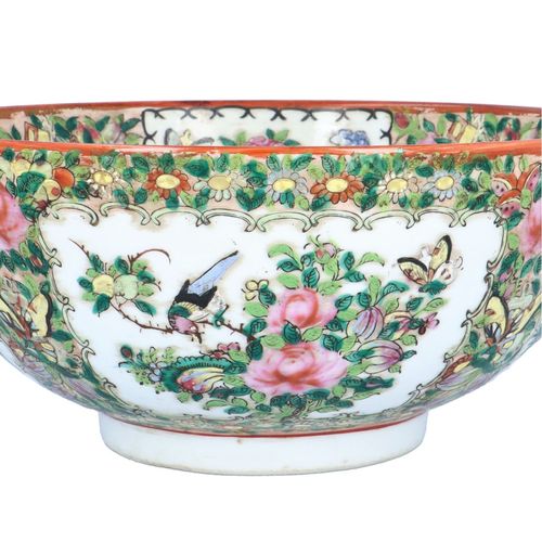 Late 19th Century Chinese Canton Famille Rose Bowl image-3
