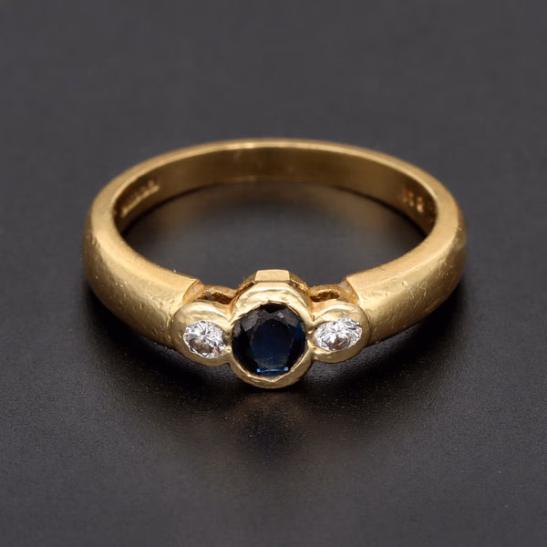 Vintage 1969 Birmingham 18ct Yellow Gold Sapphire & Diamond Ring
