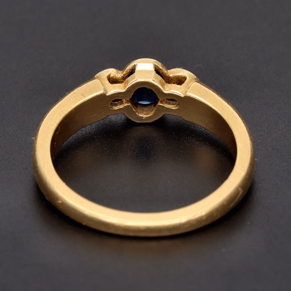Vintage 1969 Birmingham 18ct Yellow Gold Sapphire & Diamond Ring