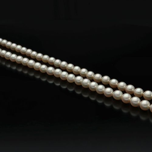 Fine Mikimoto Pearl Necklace with Diamond Clasp image-2