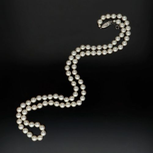 Fine Mikimoto Pearl Necklace with Diamond Clasp image-4