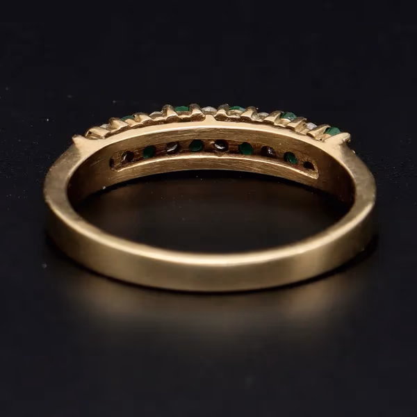 9ct Gold Diamond and Emerald Ring