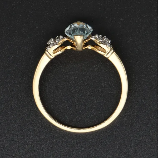 Gold Aquamarine Diamond Ring