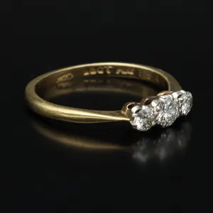 Vintage 18ct Gold Three Stone Diamond Ring