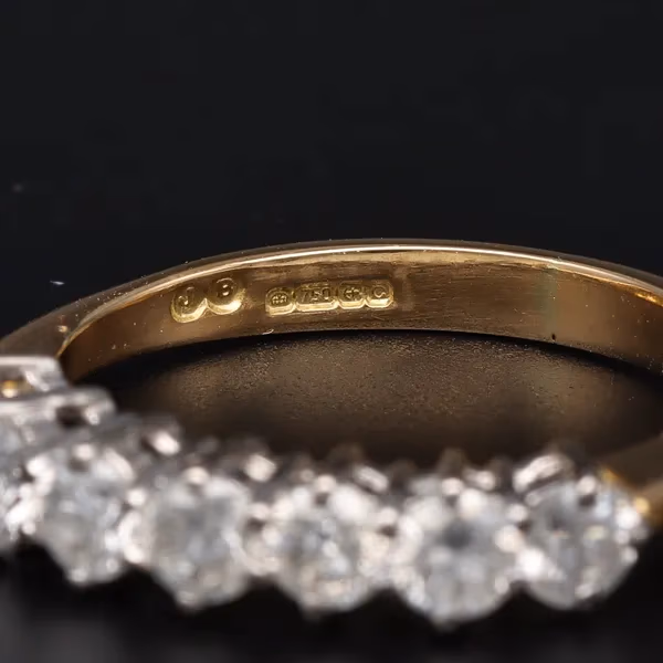 18ct Yellow Gold Diamond Ring