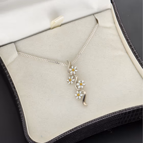 Sheila Fleet Daisies at Dawn Pendant