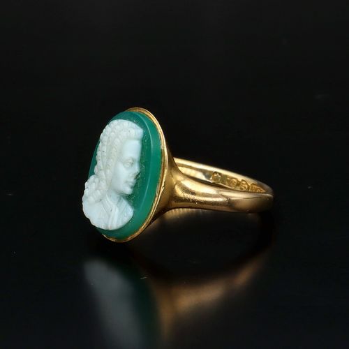 18ct Gold Cameo Ring image-3