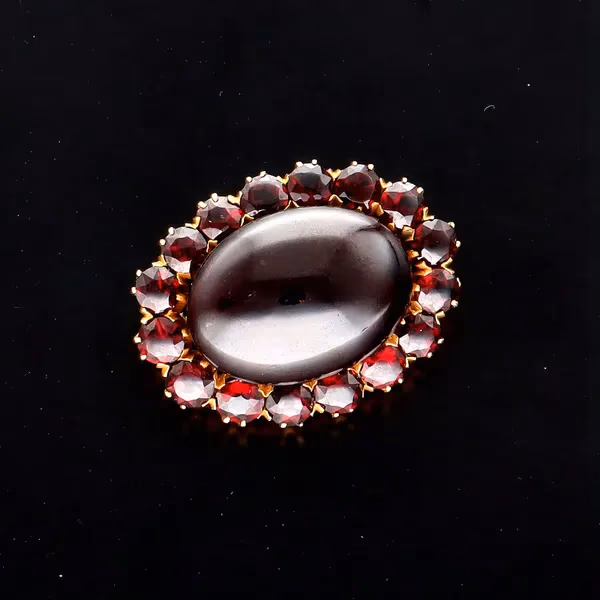 19th Century 18ct Garnet Brooch