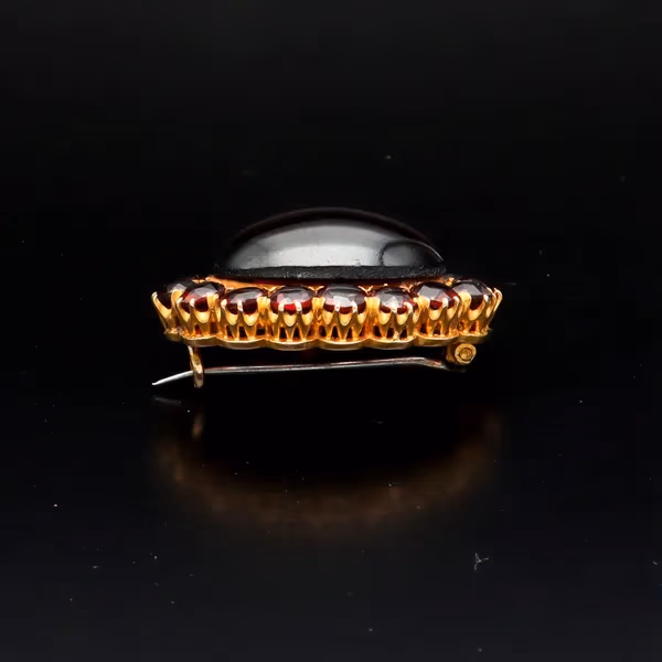 19th Century 18ct Garnet Brooch