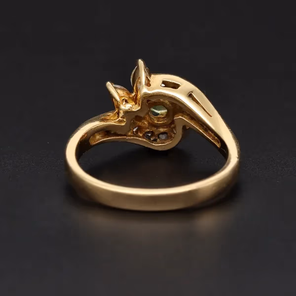 18ct Gold Peridot and Diamond Ring