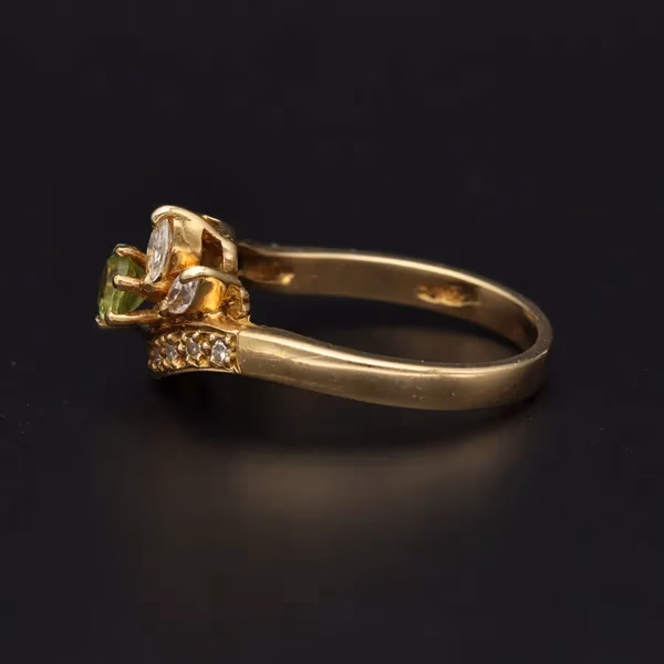 18ct Gold Peridot and Diamond Ring