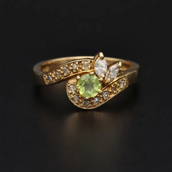 18ct Gold Peridot and Diamond Ring