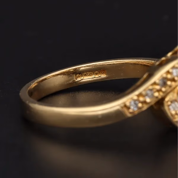 18ct Gold Peridot and Diamond Ring