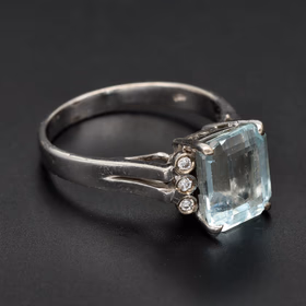 14ct White Gold Aquamarine & Diamond Ring