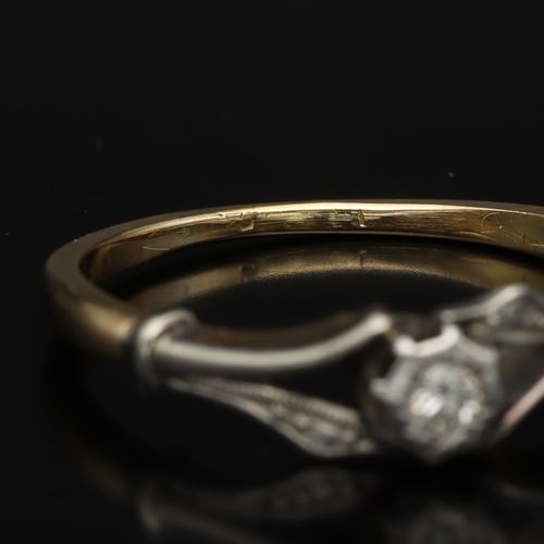 Antique 18ct Gold Diamond Ring image-4