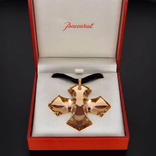 18ct Gold Baccarat Glass Cross Pendant
