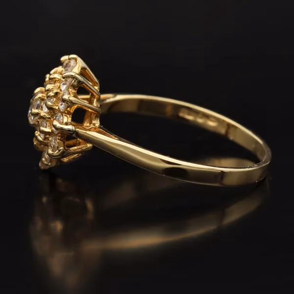 18ct Gold and Cubic Zirconia Cluster Ring