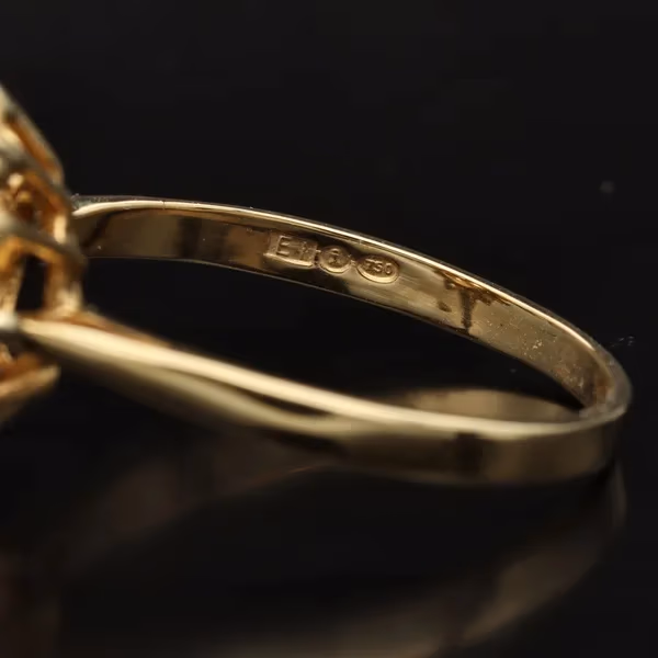 18ct Gold and Cubic Zirconia Cluster Ring
