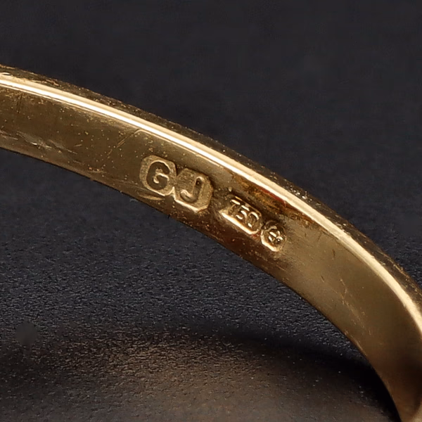 18ct Yellow Gold Ruby & Diamond Ring