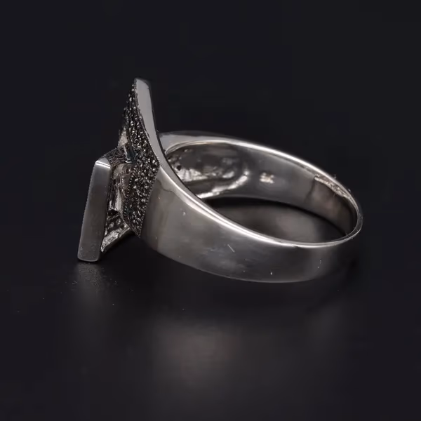 9k Gold Diamond Buckle Ring