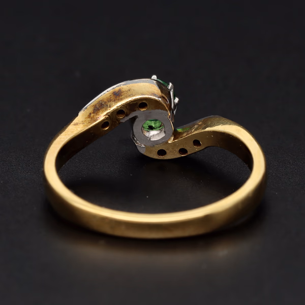 London 1990 18ct Yellow Gold Green Garnet & Diamond Ring