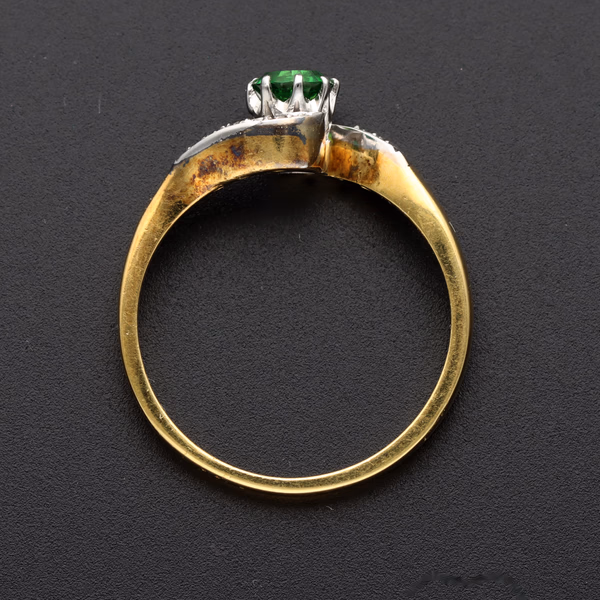 London 1990 18ct Yellow Gold Green Garnet & Diamond Ring