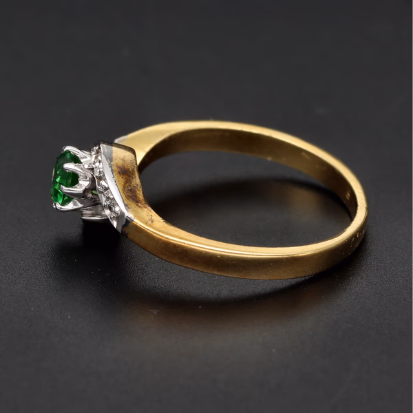 London 1990 18ct Yellow Gold Green Garnet & Diamond Ring