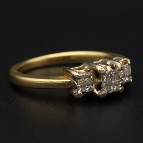 18ct Yellow Gold Diamond Cluster Ring image-1