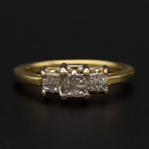 18ct Yellow Gold Diamond Cluster Ring image-2