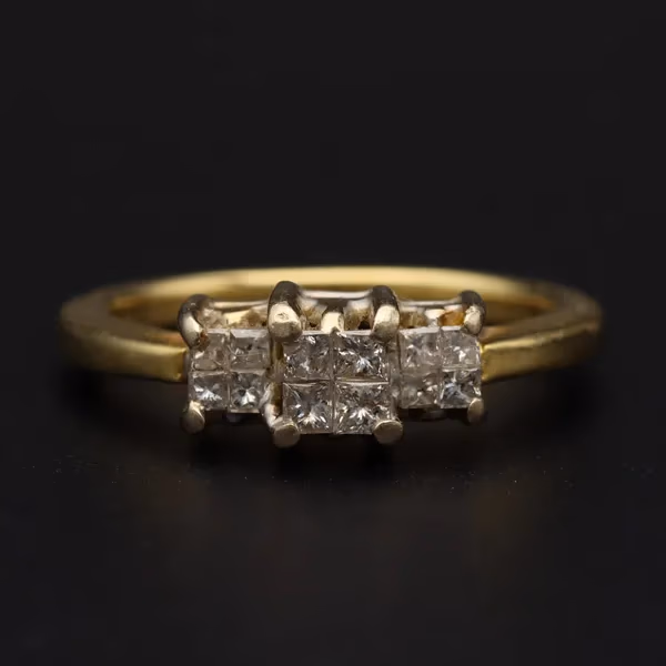 18ct Yellow Gold Diamond Cluster Ring