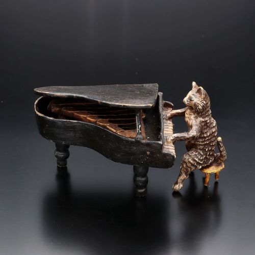 Early 20th Century Austrian Cold Painted Bronze of a Piano Cat image-1