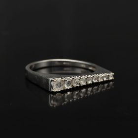 Graduated Gold Diamond line Ring.