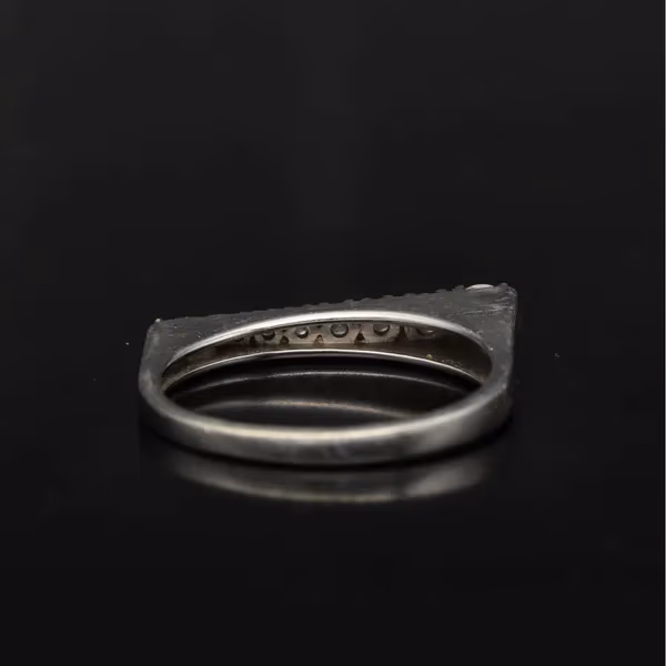 Graduated Gold Diamond line Ring.