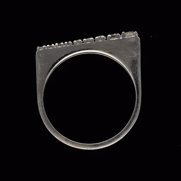 Graduated Gold Diamond line Ring.
