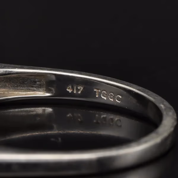 Graduated Gold Diamond line Ring.