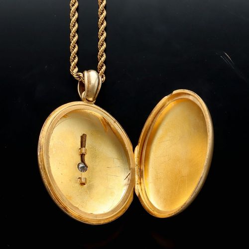 15ct Gold Diamond and Pearl Locket Necklace image-5