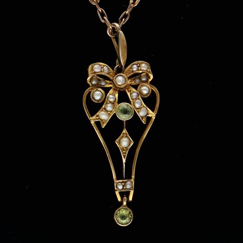 9ct Gold Art Nouveau Peridot and Pearl Pendant image-2