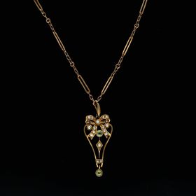 9ct Gold Art Nouveau Peridot and Pearl Pendant