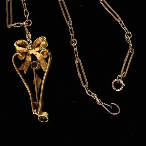 9ct Gold Art Nouveau Peridot and Pearl Pendant image-4