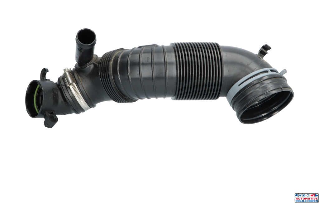 Used Air intake hose Volkswagen Tiguan (5N1/2) 2.0 TDI 16V 4Motion Price € 25,00 Inclusive VAT offered by Automaterialen Ronald Morien B.V.