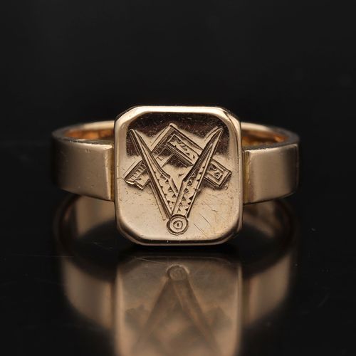 Heavy 9ct Gold Masonic Ring image-2