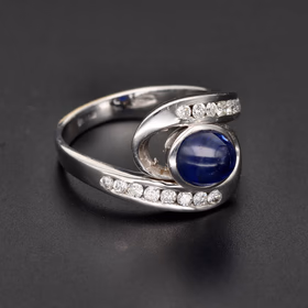 18ct White Gold Cabochon Sapphire & Diamond Ring