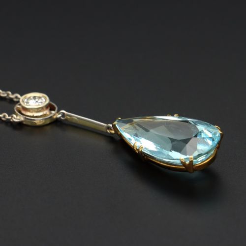 18ct Gold Aquamarine & Diamond Necklace image-4