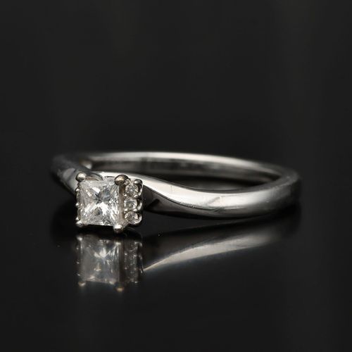9ct White Gold Princess Cut Diamond Solitaire Ring image-3
