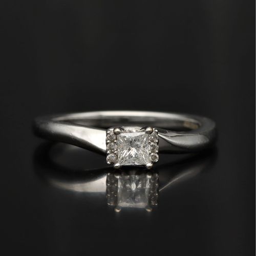 9ct White Gold Princess Cut Diamond Solitaire Ring image-2