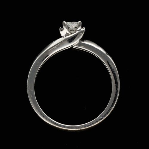 9ct White Gold Princess Cut Diamond Solitaire Ring image-6