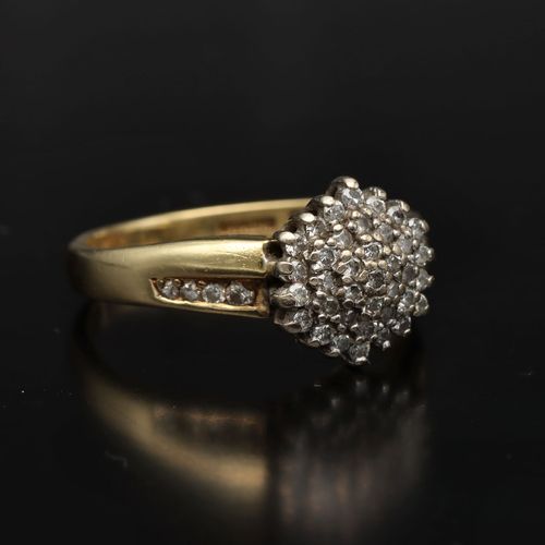 18ct Gold Diamond Ring. Birmingham 1995 image-1