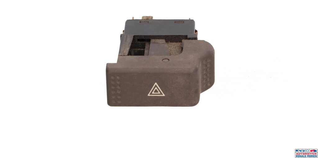 Used Panic lighting switch Audi Coupé (B3) 2.0 E Price € 14,95 Margin scheme offered by Automaterialen Ronald Morien B.V.