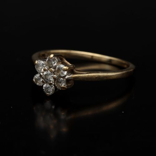 Vintage 9ct Gold Diamond Cluster Ring image-3